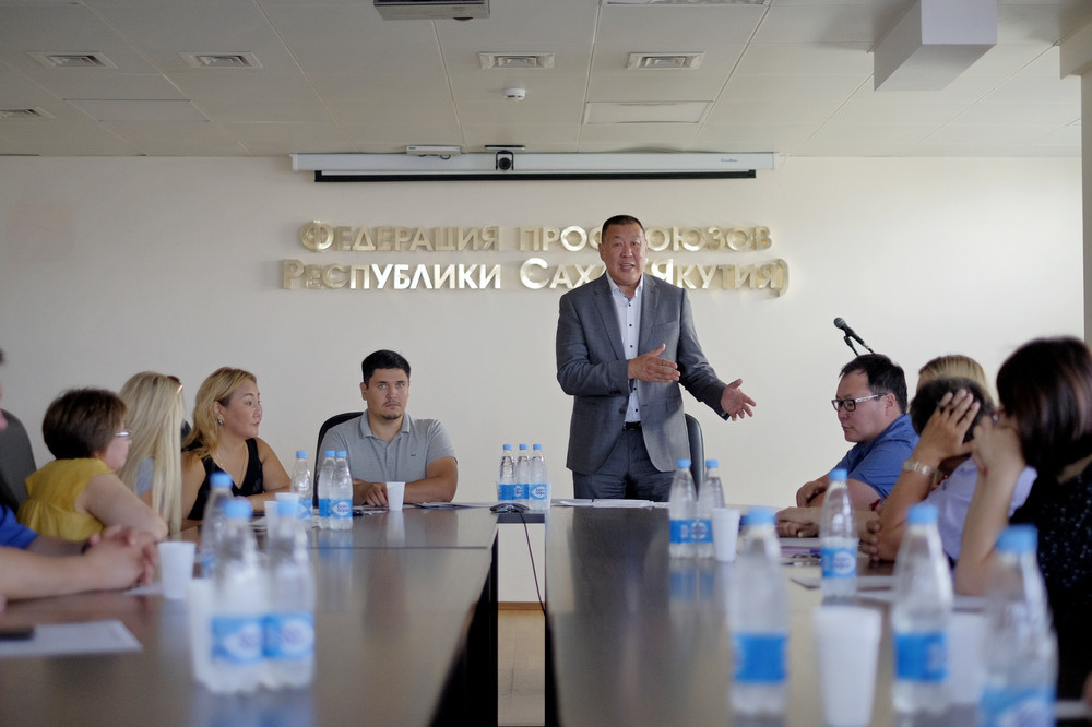 Александр Саввинов обсудил развитие ЖКХ Якутска с руководителями управляющих компаний