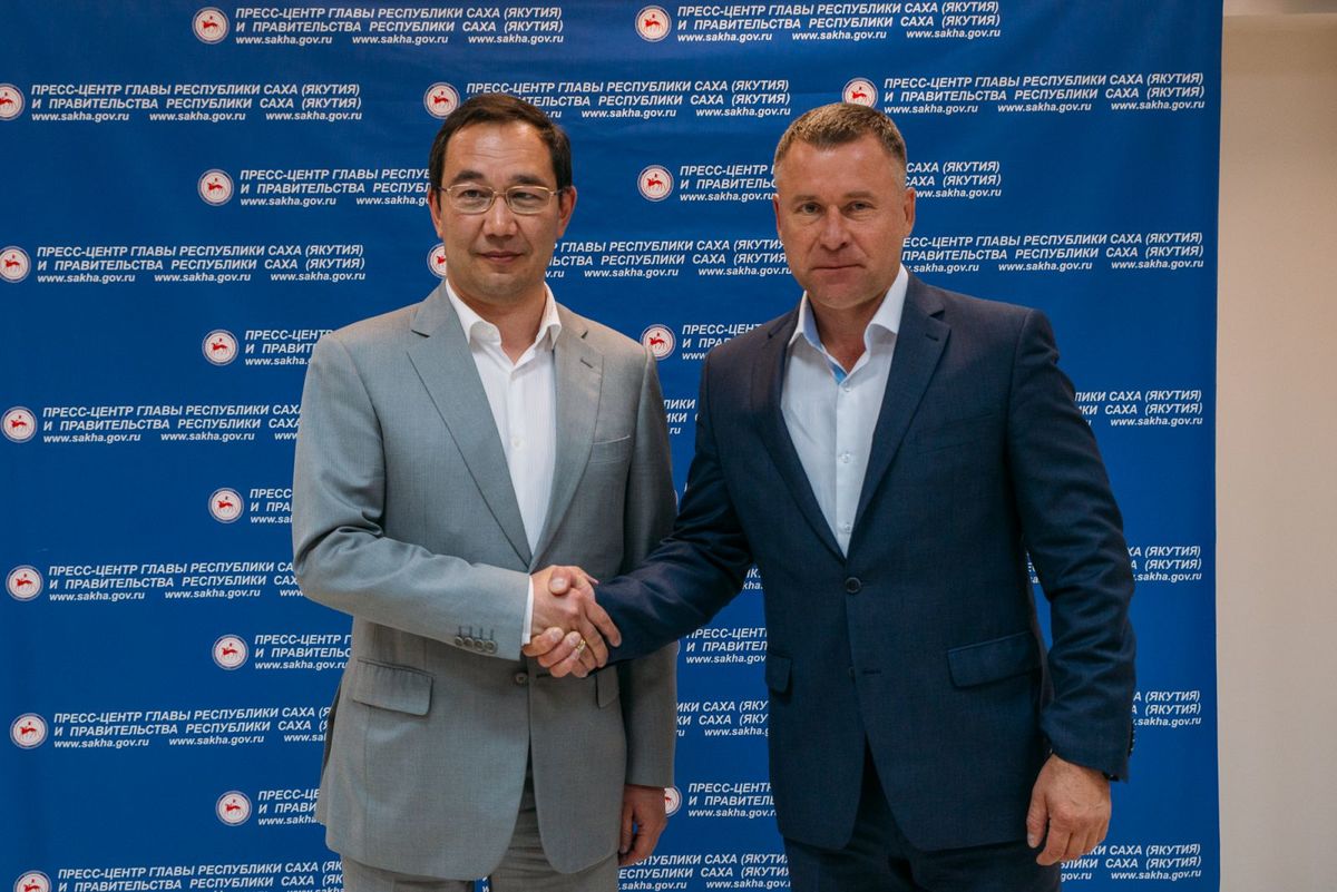 Айсен Николаев встретился с федеральным министром ЧС