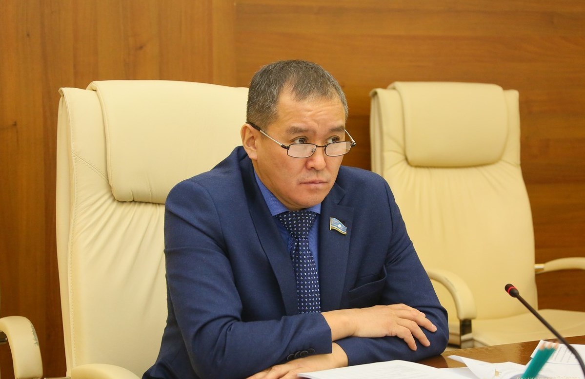 Айсен Николаев дал поручение незамедлительно принять меры по инциденту с Юрием Садовниковым