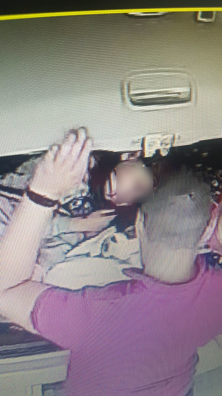 Камера видеонаблюдения в Якутске зафиксировала машину с ребенком в багажнике