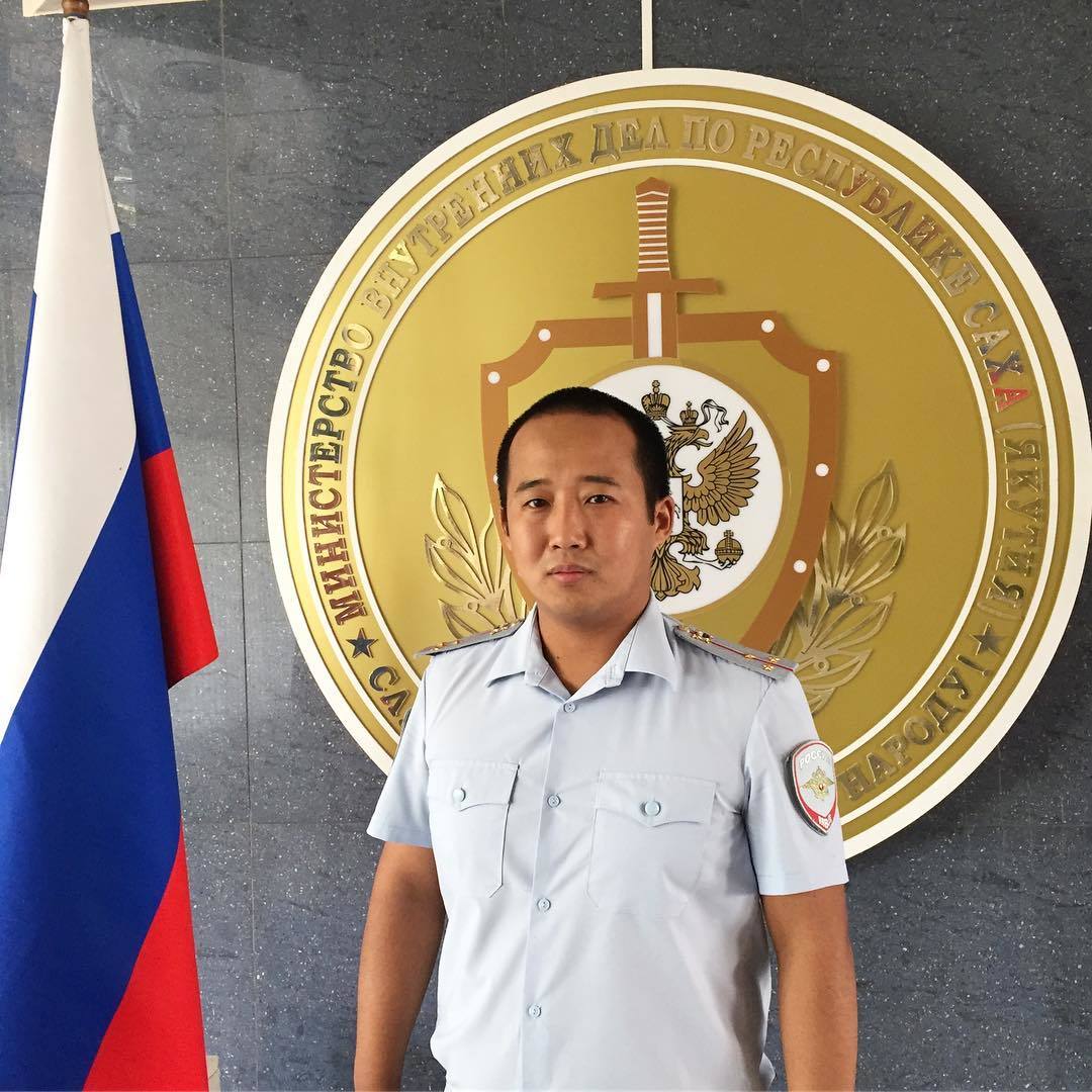 Сотрудники полиции Якутии оказали экстренную медицинскую помощь пенсионерке в самолёте