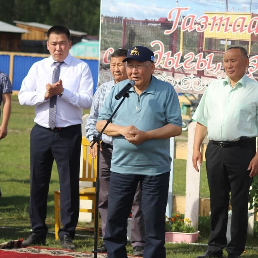 Фотофакт: Егор Борисов проводит встречи в Чурапче