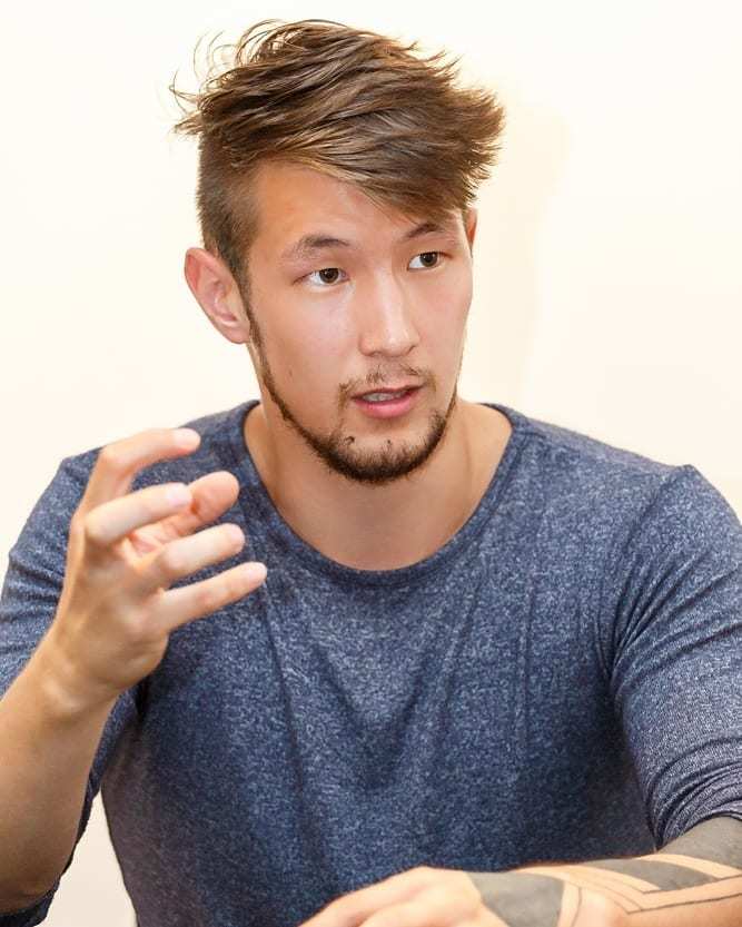 "Мистер Якутск", участвующий в конкурсе "Холостяк России", пожаловался на хейтеров