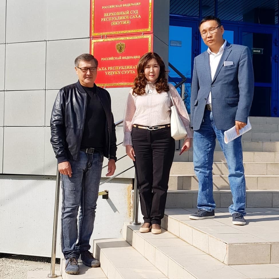 Яблоко раздора. На кандидата в Ил Тумэн подали в суд за изображение макбука