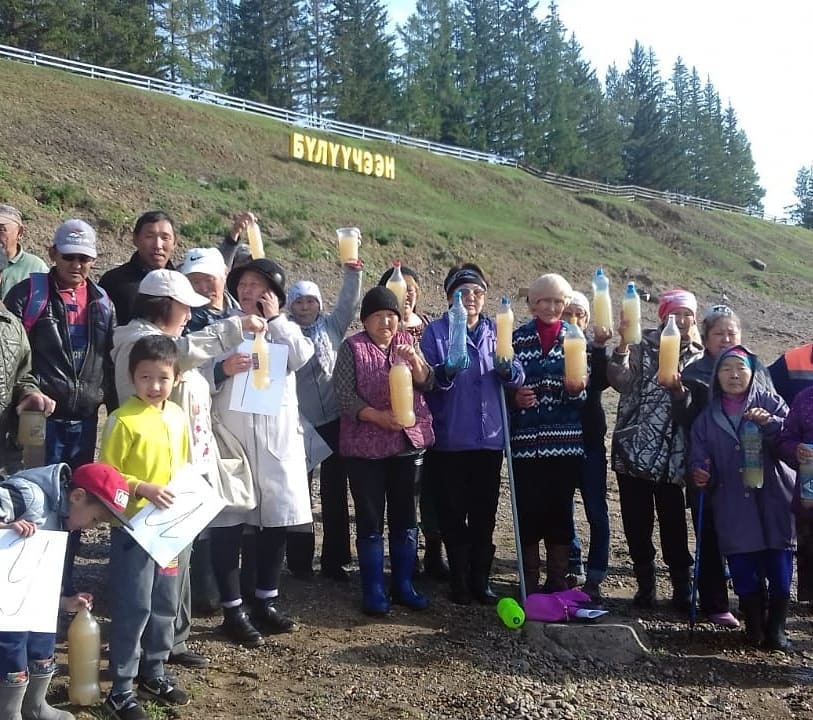 Фотофакт: Жители якутского села провели акцию против загрязнения реки Вилюй