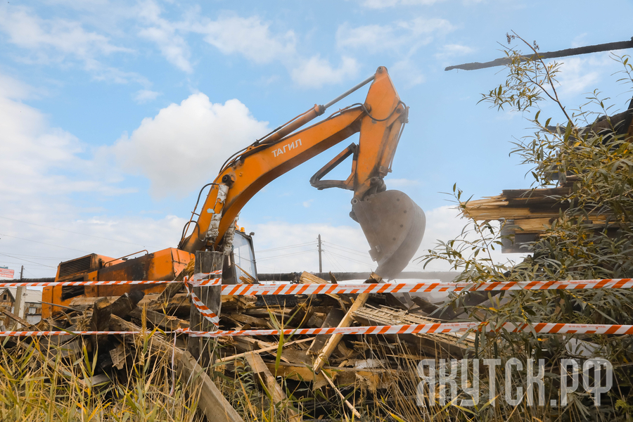 В Якутске продолжается снос аварийных домов