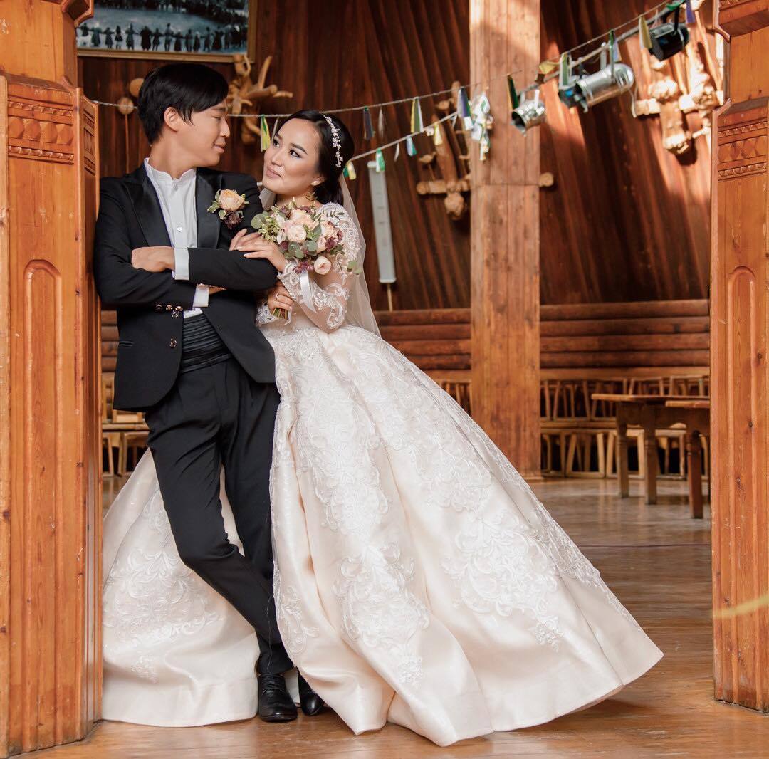 Фотофакт: Хомусист Айсен Аммосов женился