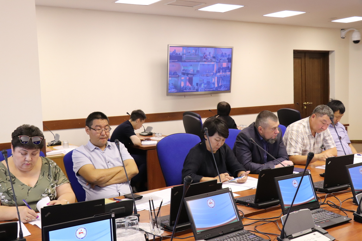 В правительстве Якутии обсудили проект «Формирование комфортной городской среды»