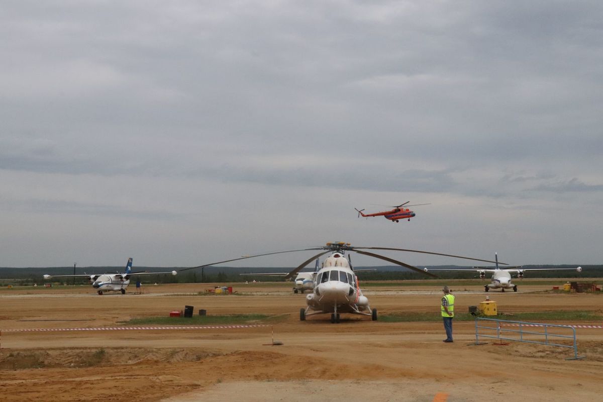 В Магане презентованы новый авиационный ангар и медицинский вертолет