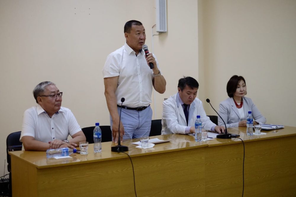 Александр Саввинов поддержал предложение обустроить автостоянку возле Медцентра