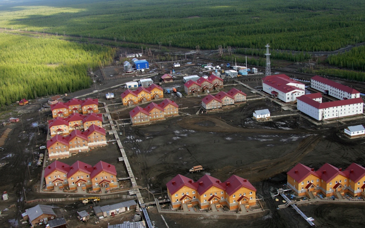В Накыне четыре дежурных караула тушат пожар