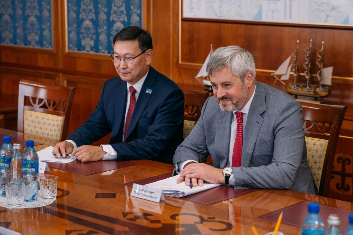 Что обсуждали Айсен Николаев и замминистра образования страны?