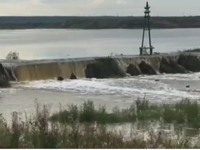 Минэкологии выясняет обстоятельства прорыва дамбы в Мирнинском районе