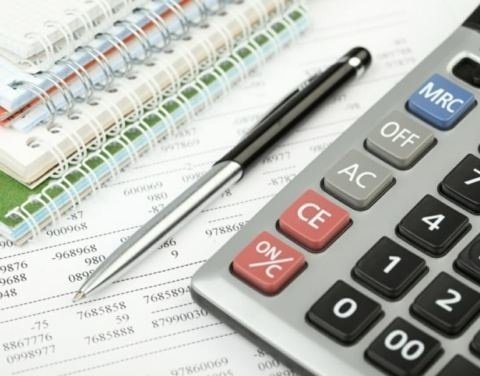 Более 2,5 млрд. рублей на повышение зарплаты бюджетникам Якутии