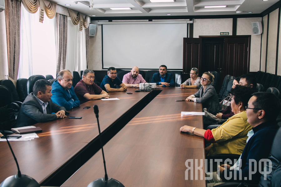 Руководство города встретилось с дольщиками многоквартирного дома по улице Короленко