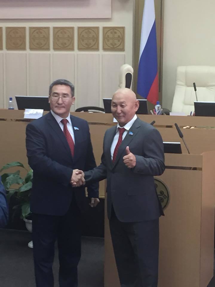 "Прикрываясь мандатом, обзывать людей неправильно!", - Михаил Эверстов прокомментировал скандалы в Ил Тумэне