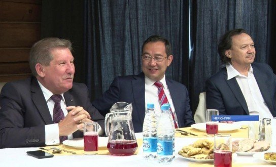 Айсен Николаев встретился с главным редактором «Литературной газеты»