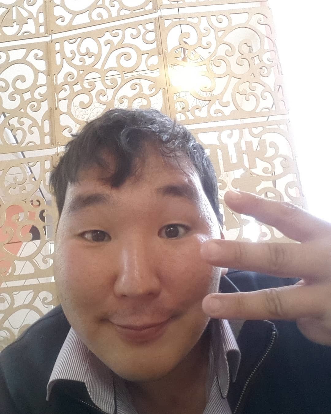 "Раньше я помогал, сейчас помощь нужна мне", - волонтеру Антону Васильеву не хватает денег на свадьбу