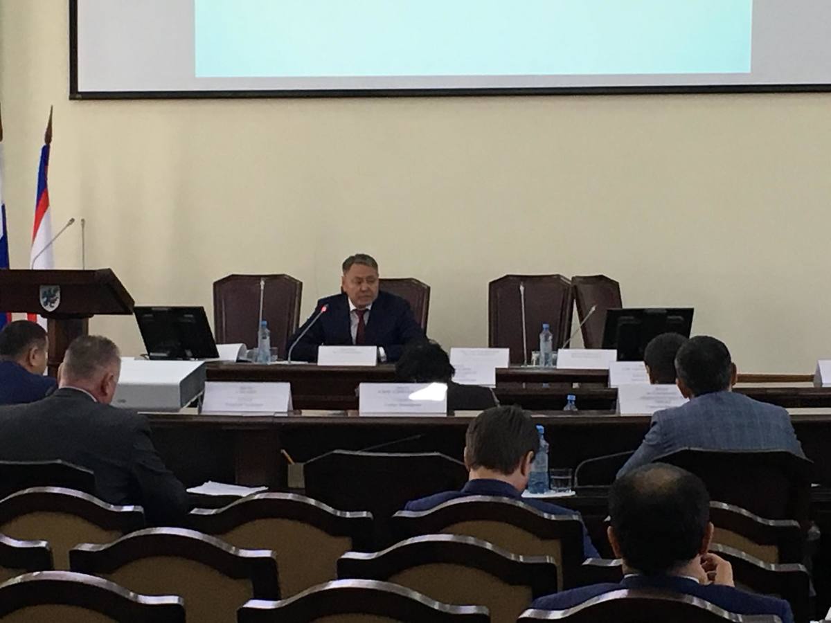 Председателем Гордумы Якутска избран Альберт Семенов