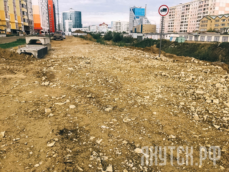 Укрепление дамбы в 203 микрорайоне под контролем