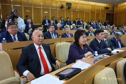 Началась работа первого пленарного заседания Ил Тумэна шестого созыва