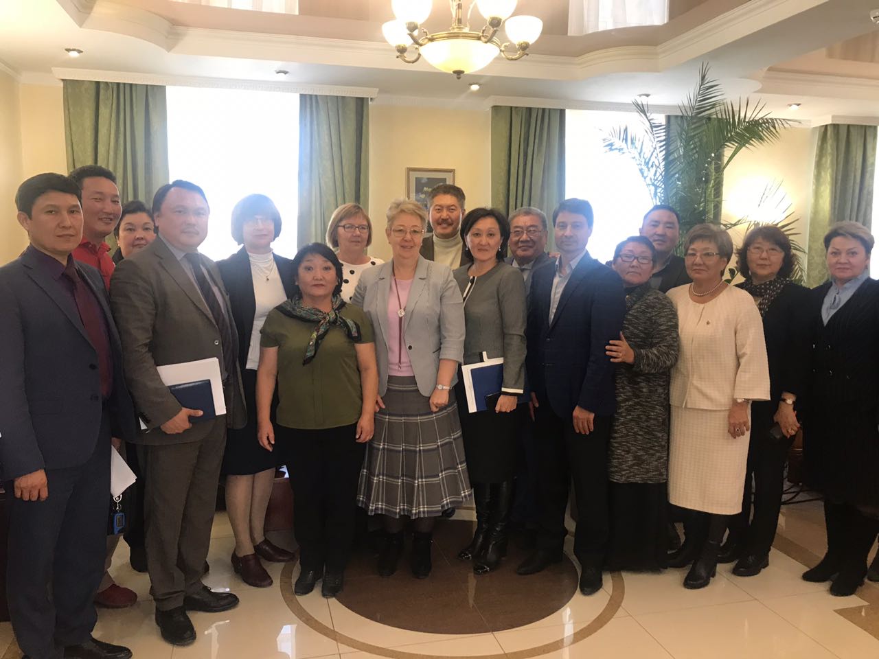 "Я ухожу. Держитесь", - директора школ Якутска получили сообщение от начальника Управления образования столицы