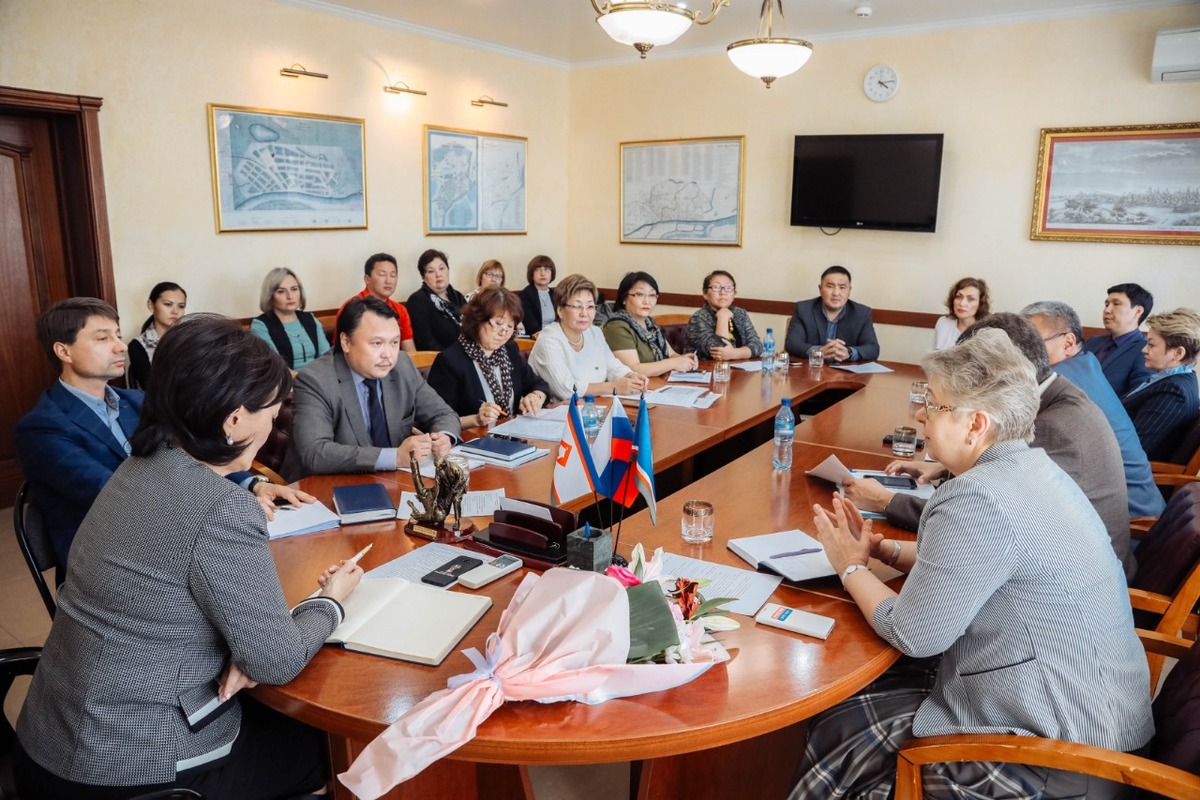 Директора школ Якутска сами выберут руководителя Управления образования