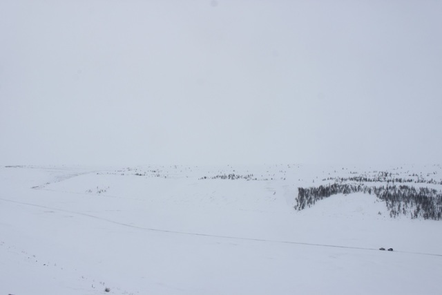 В Якутии ведутся поиски трех человек, выехавших на снегоходе 18 октября