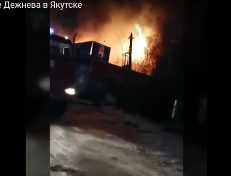 В Якутске сгорел частный дом и автосервис в Залоге (видео)