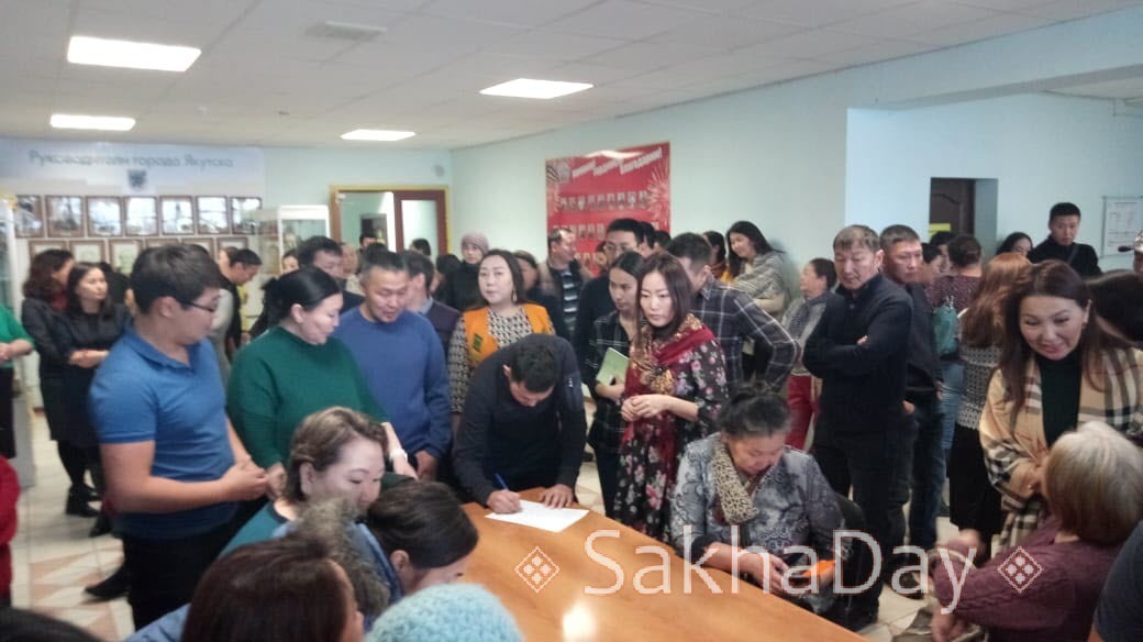 Родители учеников школы «Айыы Кыhата» обратились к мэру Якутска с просьбой о сохранении якутских классов