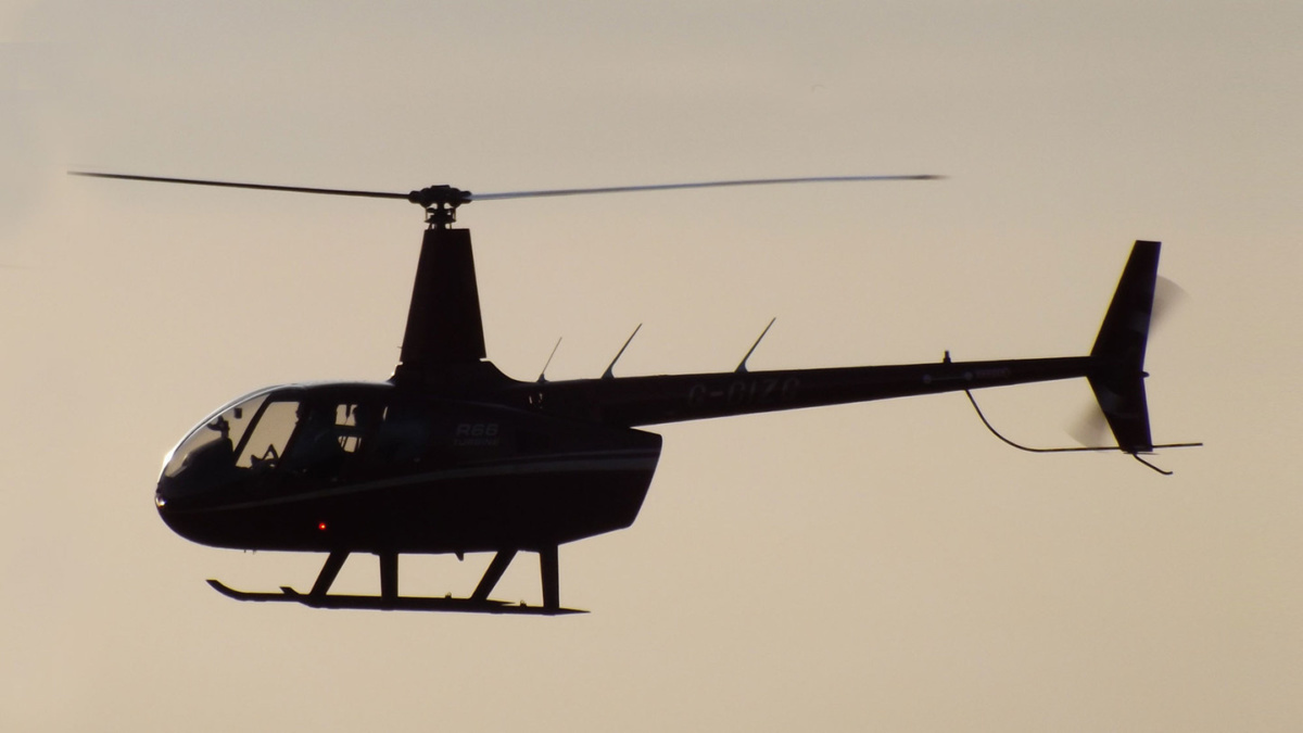 В Якутии спасатели добрались до совершившего аварийную посадку вертолета