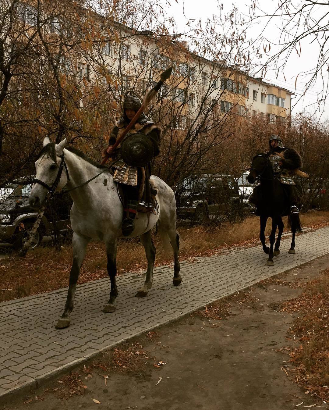 Фотофакт: Всадники в Якутске оказались героями клипа