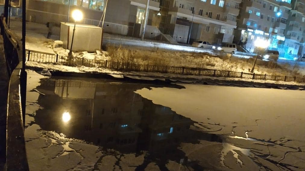 В Якутске Теплое озеро залило фекальными водами