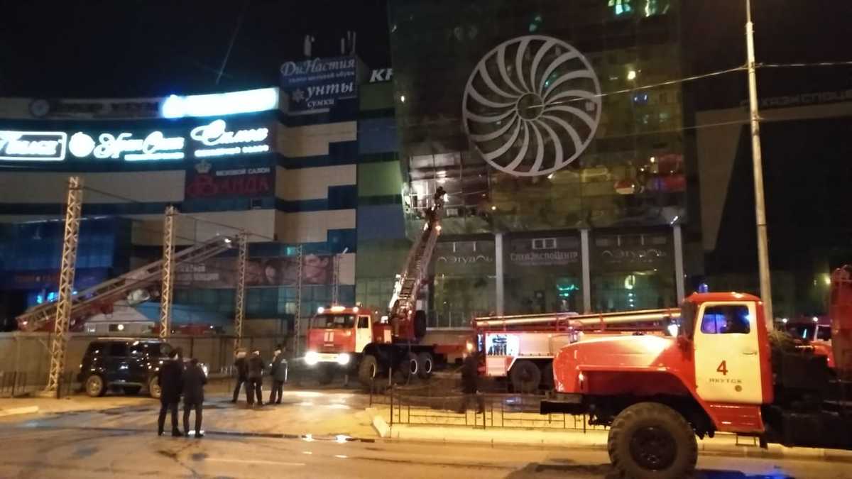 Пожар в торговом центре в Якутске потушен