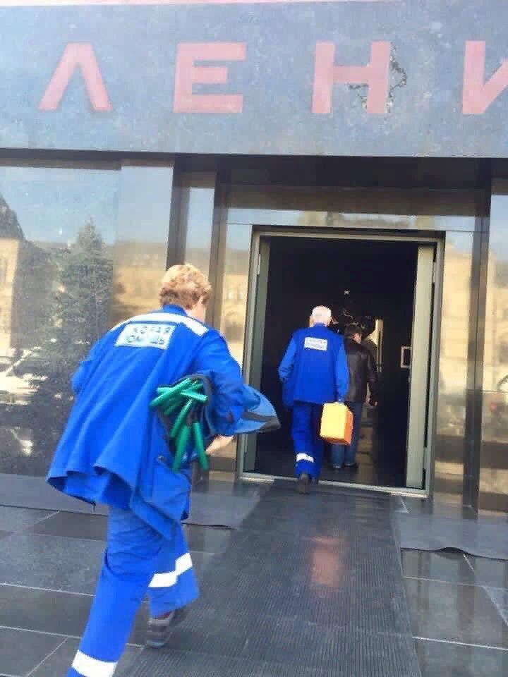 Фото спешащих в Мавзолей Ленина медиков рассмешило пользователей Сети