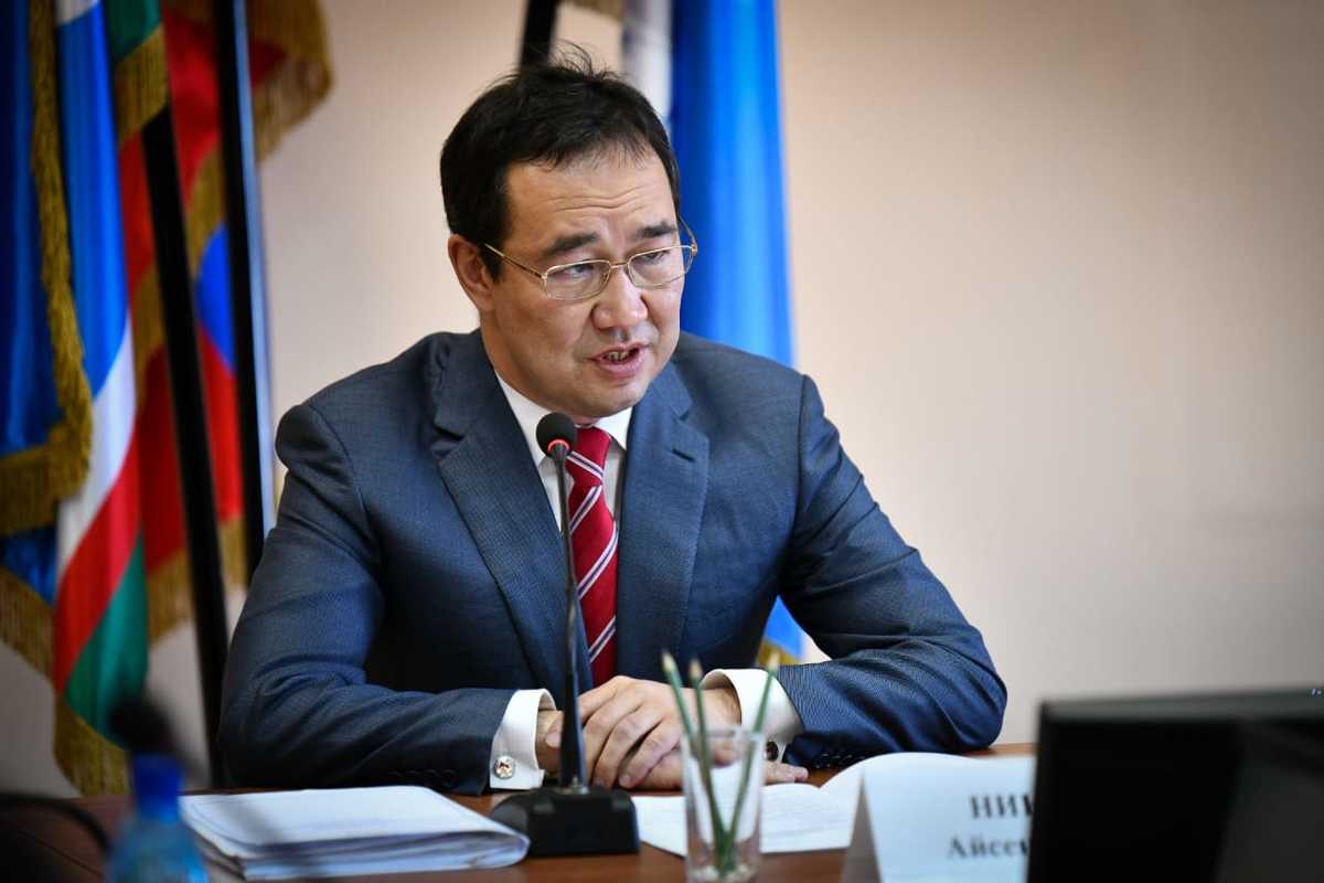 Айсен Николаев провел совещание по вопросам экологической обстановки на водных объектах Вилюйской группы районов