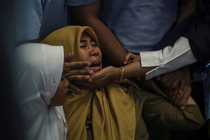 Все находившиеся на борту упавшего в Индонезии самолета погибли