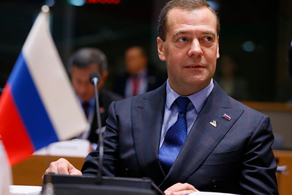Медведев пригрозил нефтяникам из-за цен на бензин
