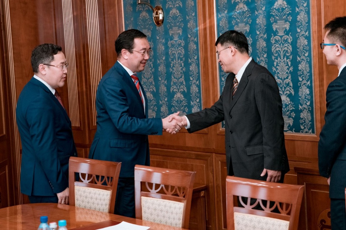 Перспективы сотрудничества Якутии и Китая обсудили Айсен Николаев и Генконсул КНР в Хабаровске Цуй Гоцзе