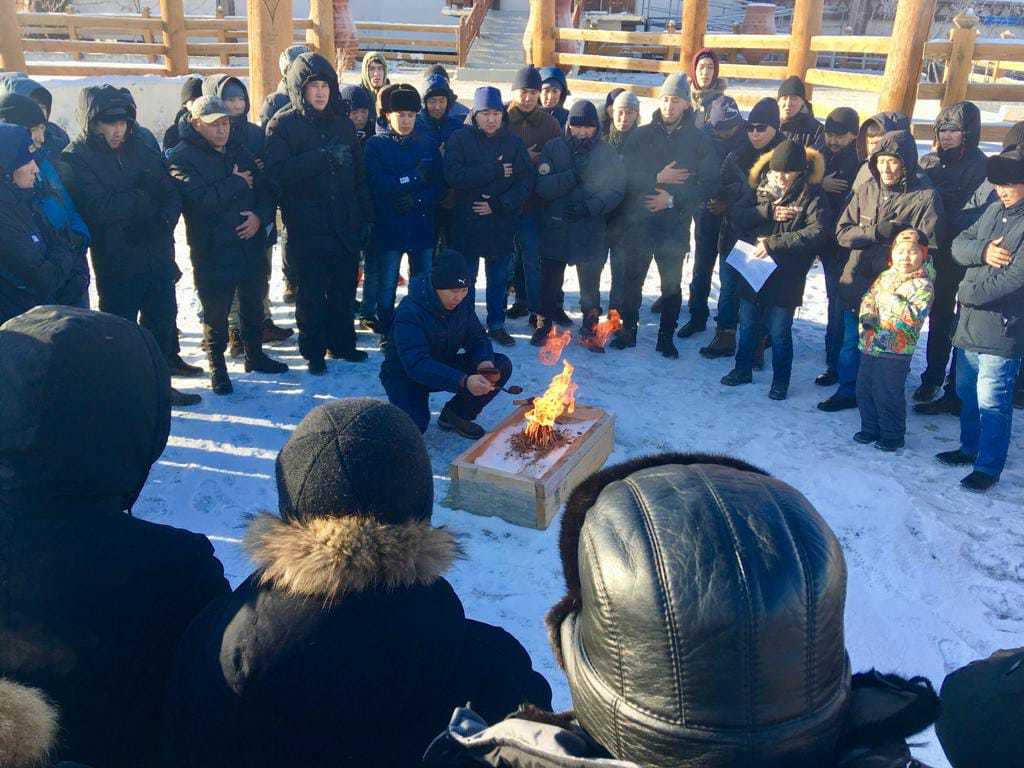 Возле Дома Арчы прошел мужской алгыс