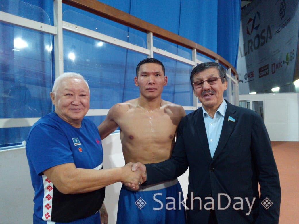 Якутский боксер Роман Обутов проиграл представителю Севастополя