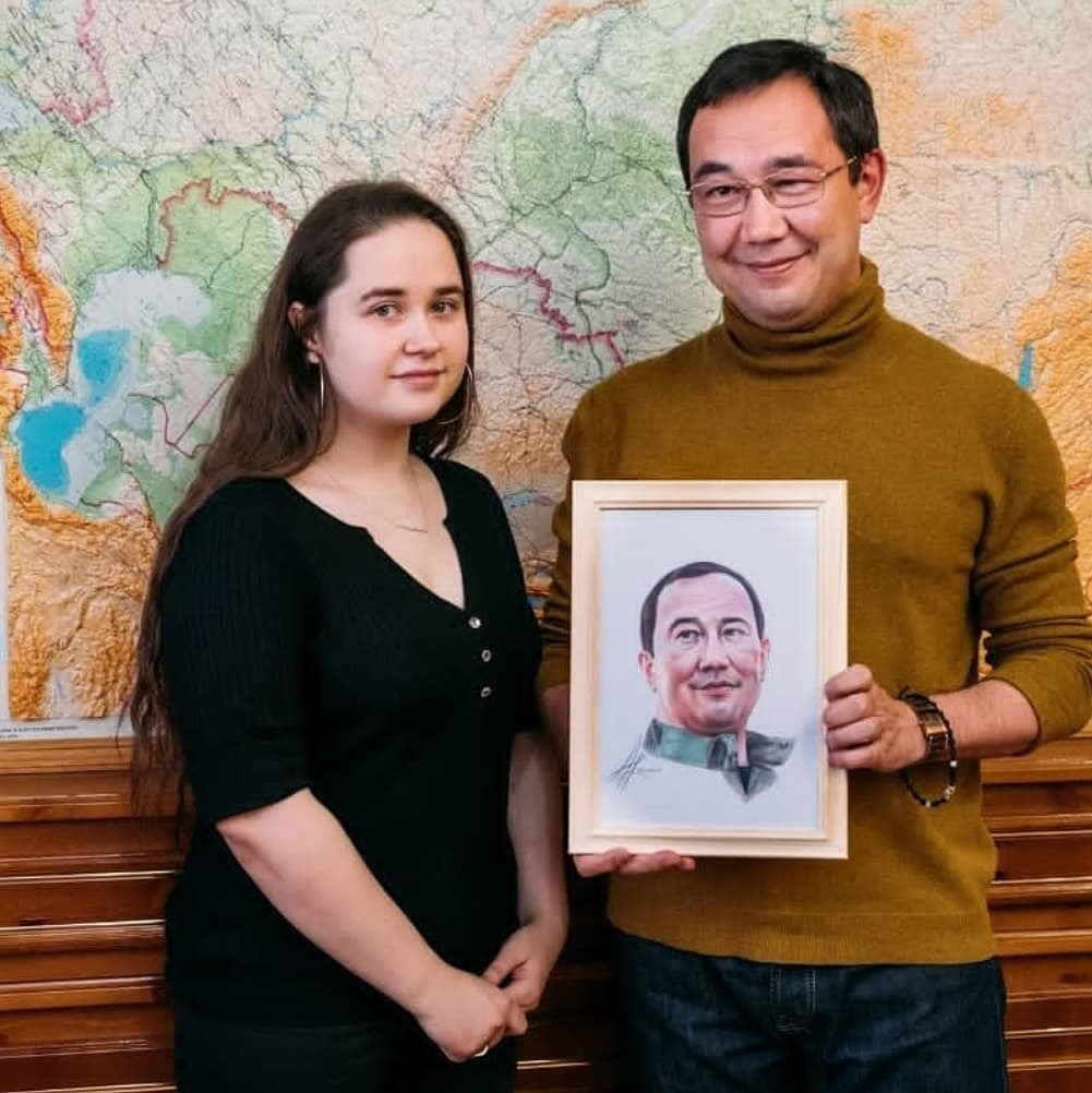 Главе Якутии подарили его портрет