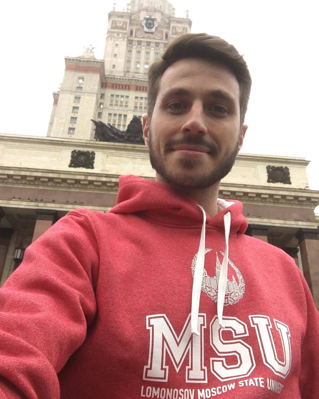 Финалист первого конкурса "Лидеры России" "грызет гранит науки"