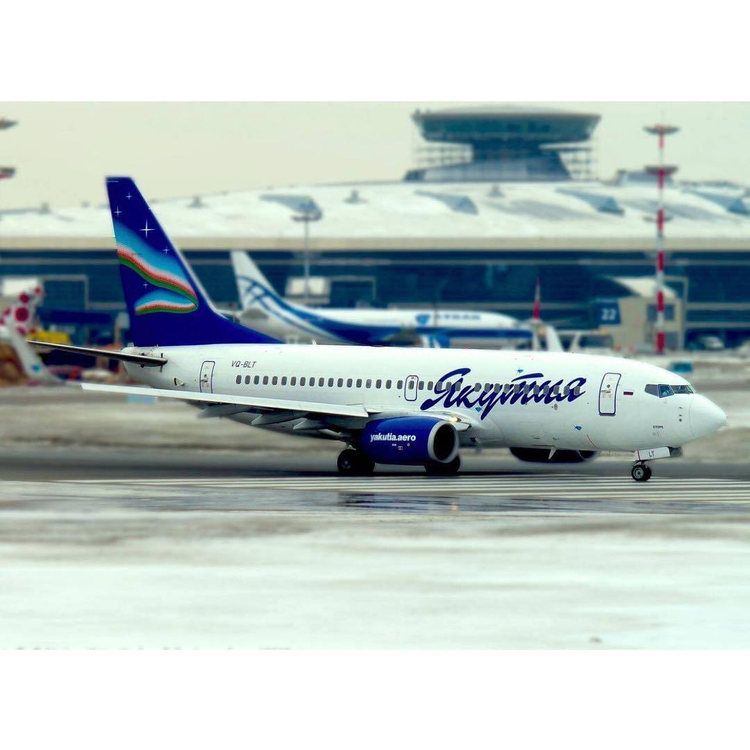 Айсен Николаев поблагодарил Ольгу Федорову и пожелал успехов новому директору авиакомпании "Якутия"