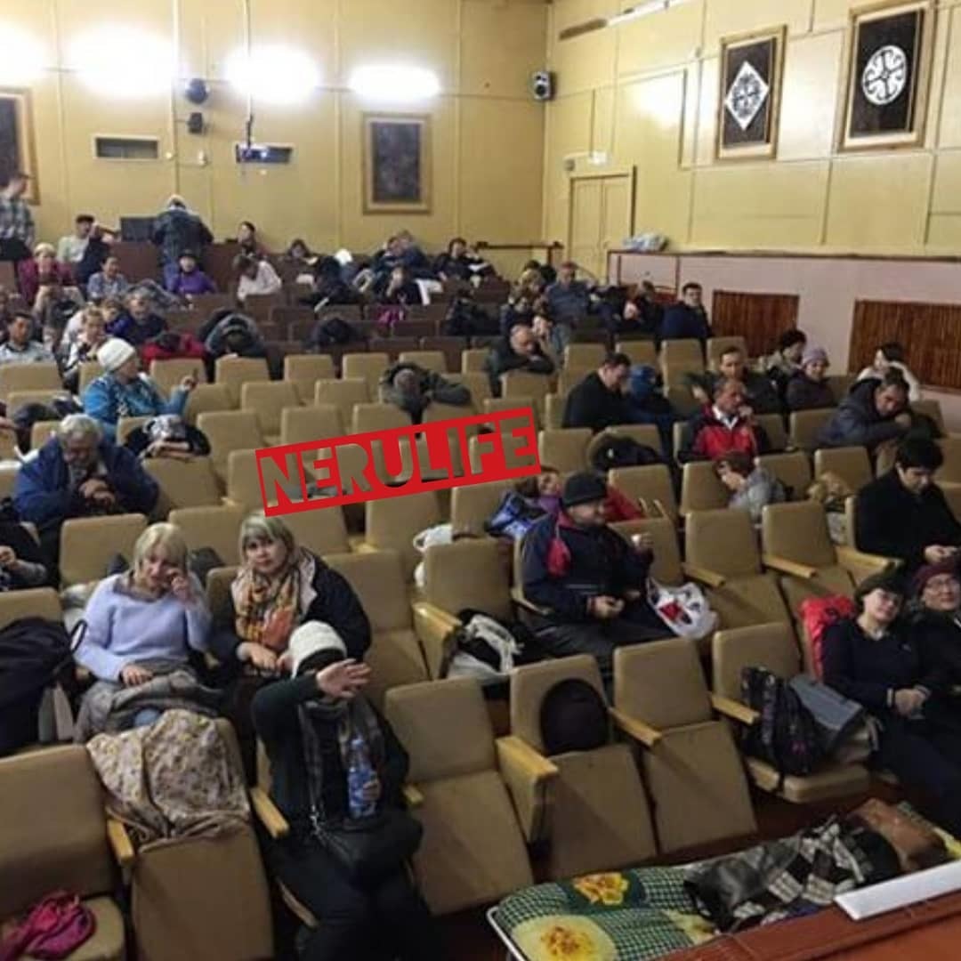 В поселке Серебряный бор организовали концерт для пассажиров задержанных рейсов