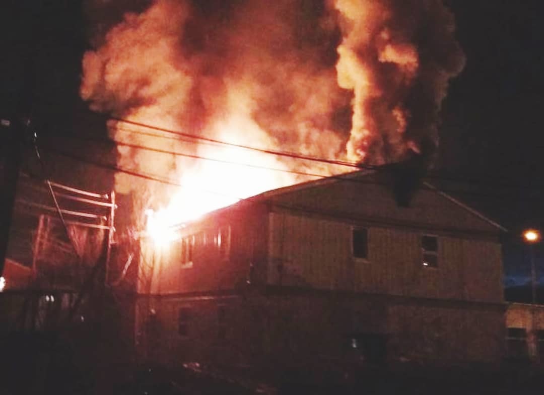 Жильцы сгоревшего дома в Борисовке-1 размещены в автобусе