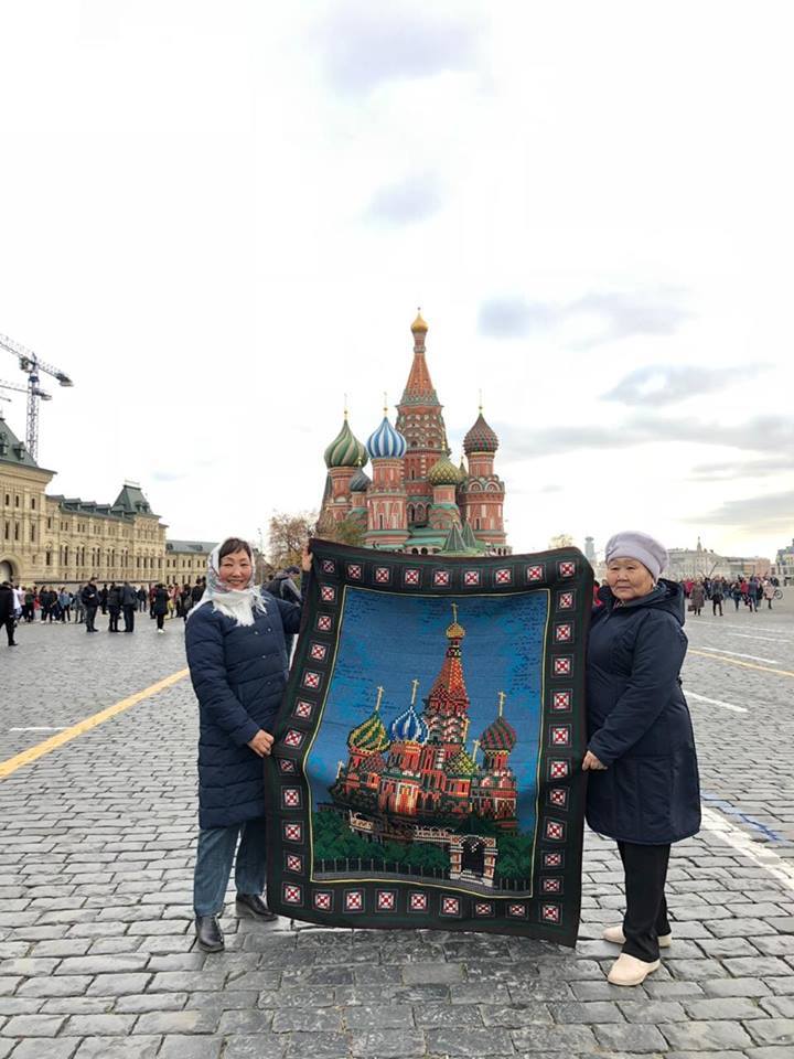 Уникальное панно, созданное якутянкой, доехало до Москвы и держит курс на Кубу