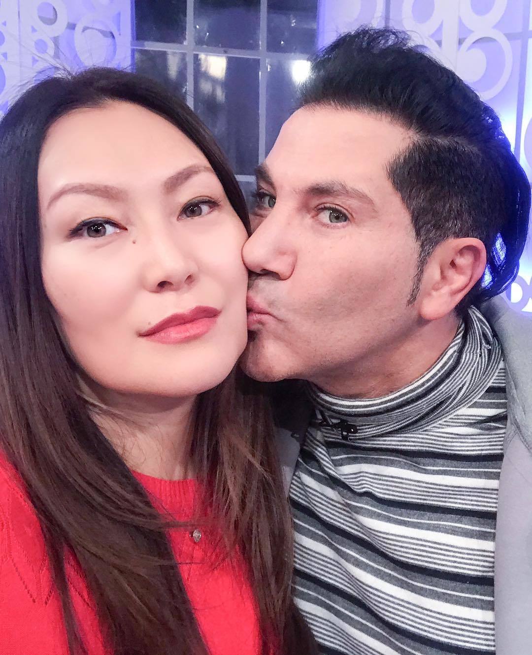 Известная ведущая позволила себя поцеловать Аврааму Руссо и выразила готовность сняться в его клипе