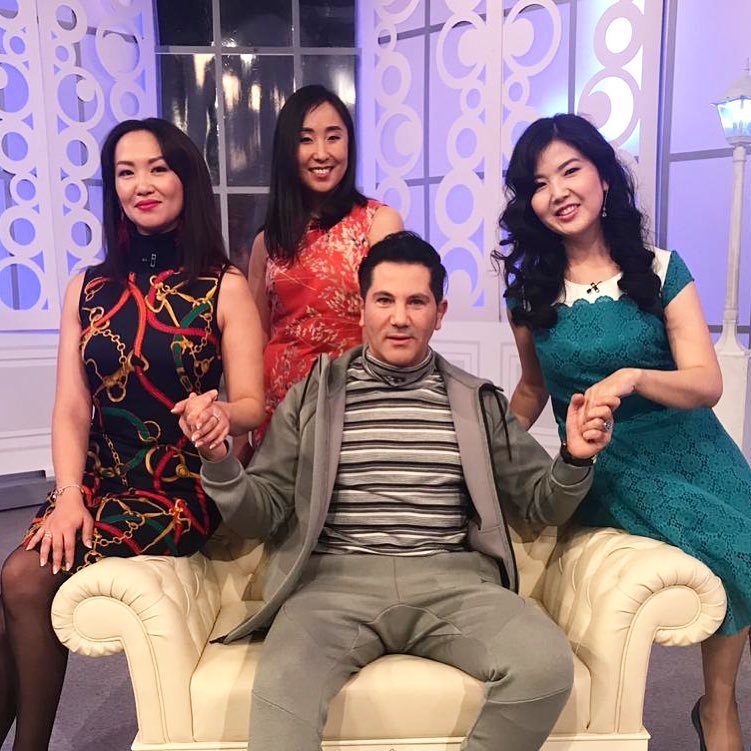 Фотофакт: Авраам Руссо очаровал женщин студии НВК Саха