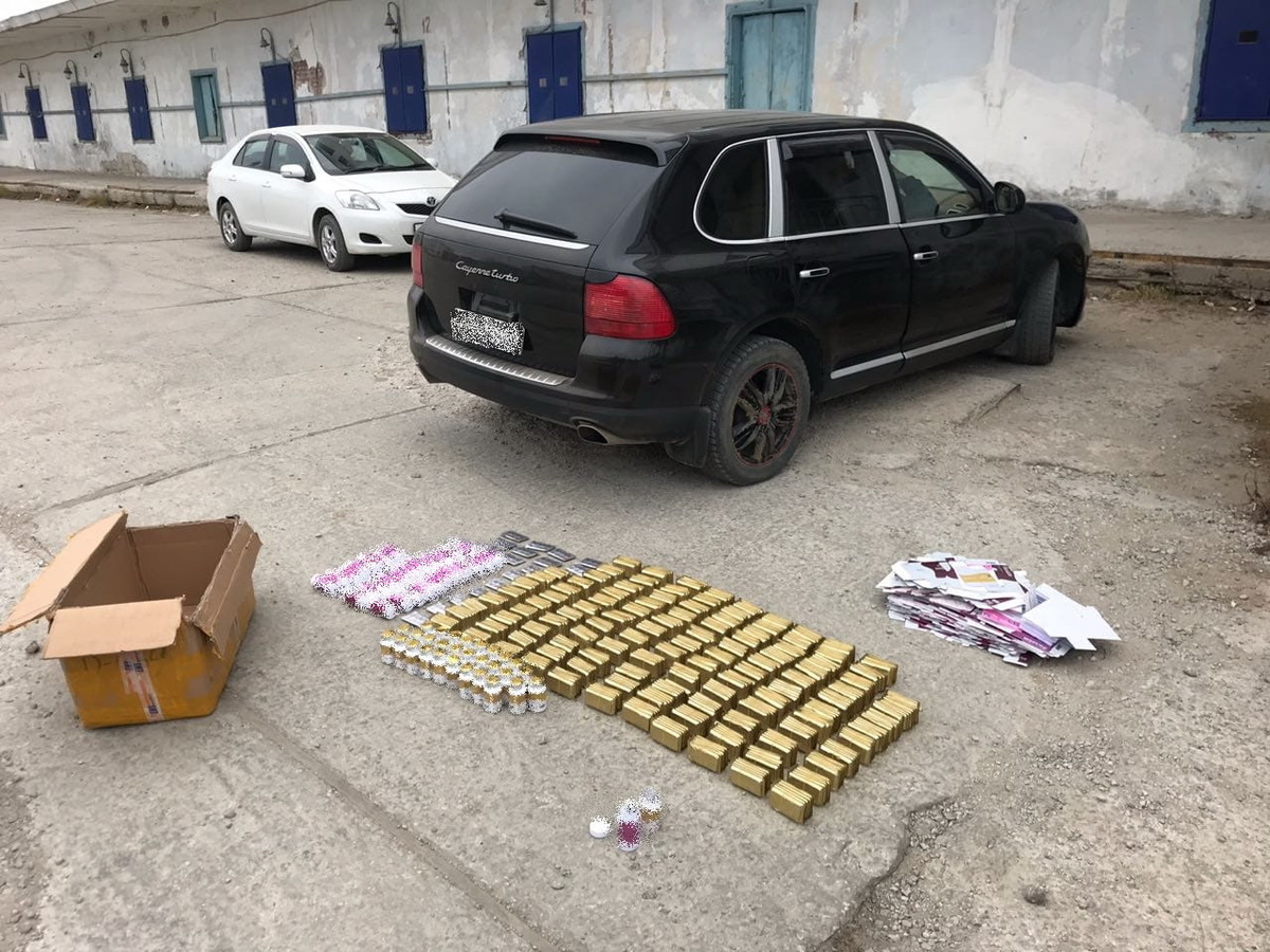 Уроженка Олекминского улуса подозревается в контрабанде сильнодействующих веществ